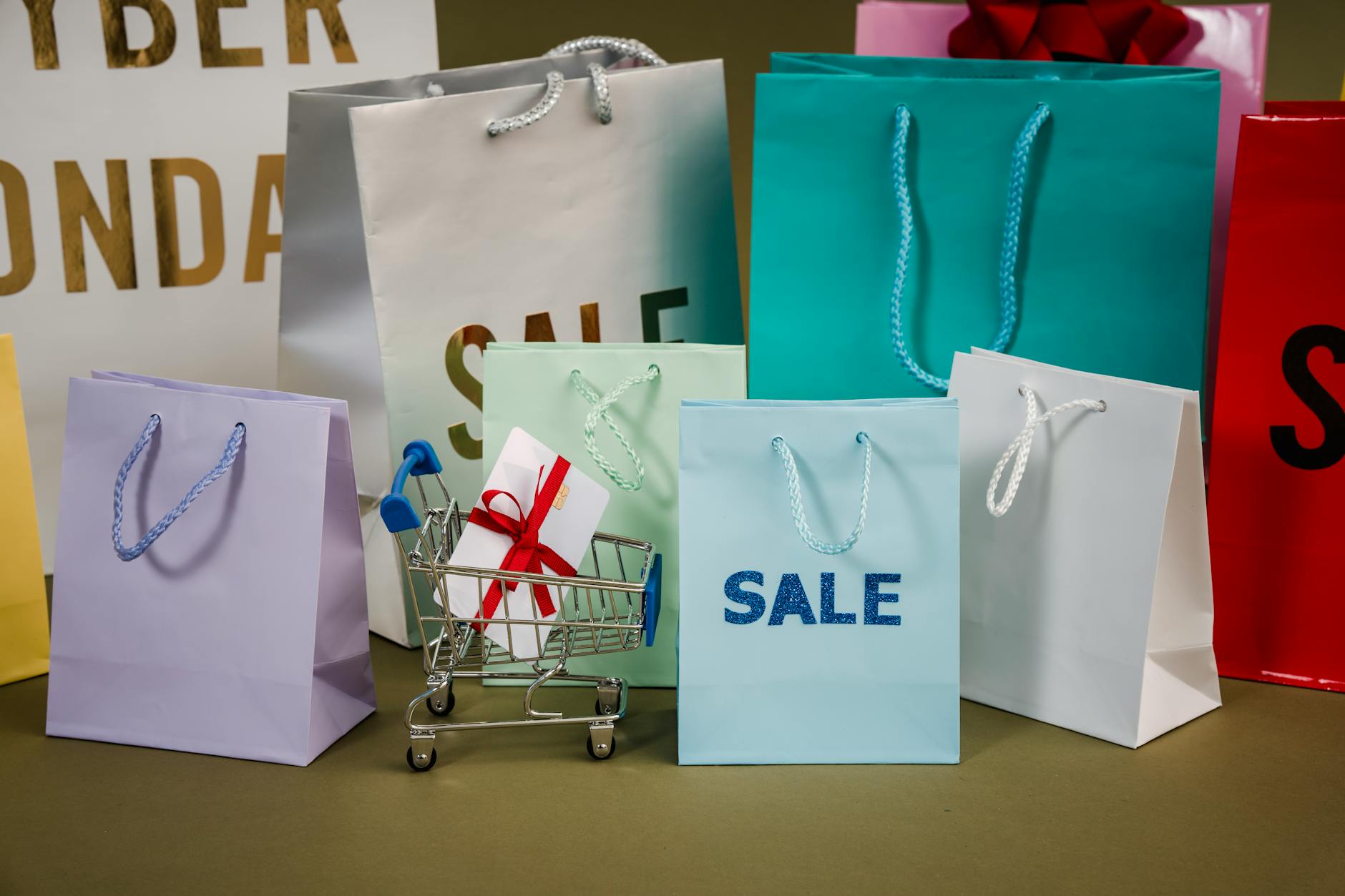 أفكار هدايا Giveaway مبتكرة: دليل تجار زد وسلة لمضاعفة متابعينهم في 2025